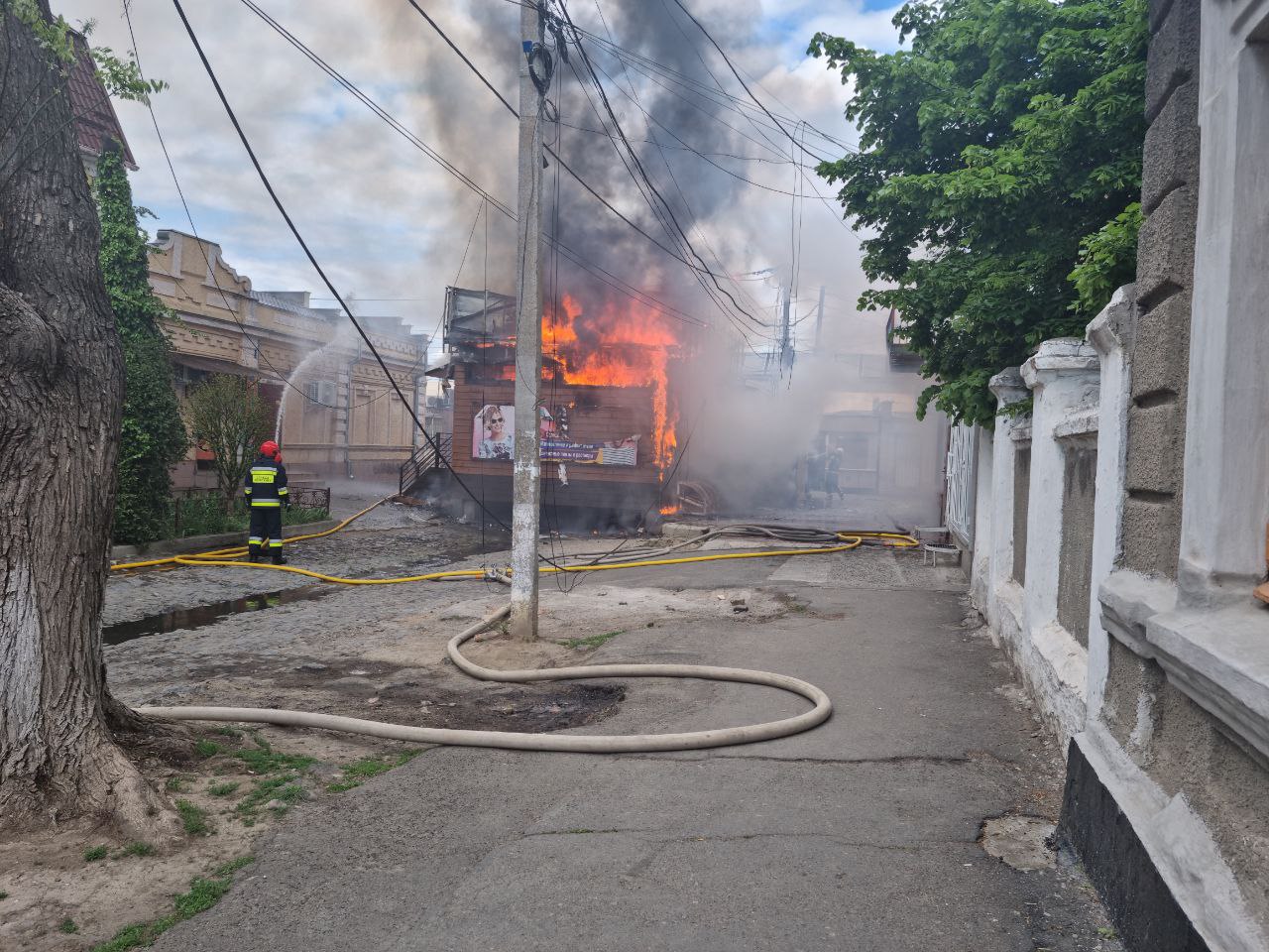 В Измаиле полностью сгорел магазин "Дом оптики"