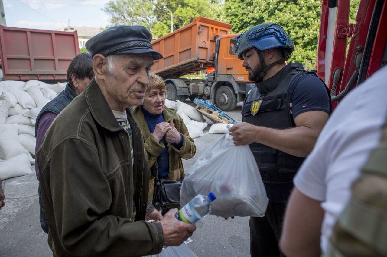 "Фонд Добра и Любви" Александра Дубового эвакуировал из-под обстрелов на Донбассе еще около 200 мирных жителей