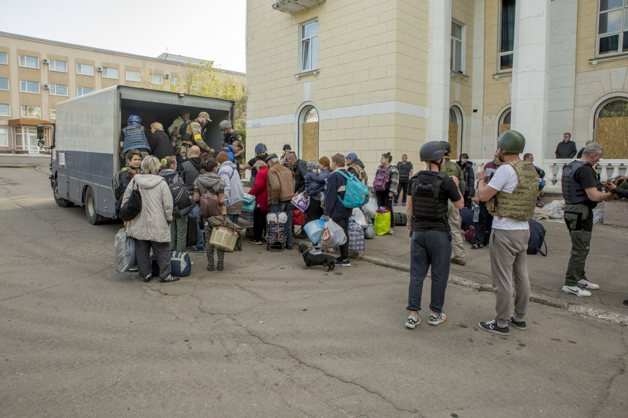 "Фонд Добра и Любви" Александра Дубового эвакуировал из-под обстрелов на Донбассе еще около 200 мирных жителей