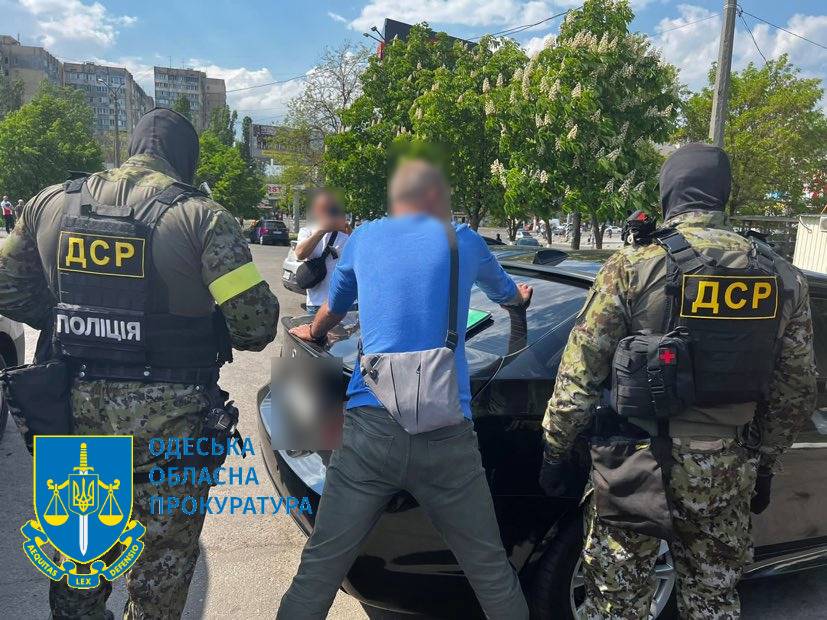 600 долларов - "и штрафа нет": сотрудник "Одессагаза" вымогал взятку с хозяина дома при замене счетчика