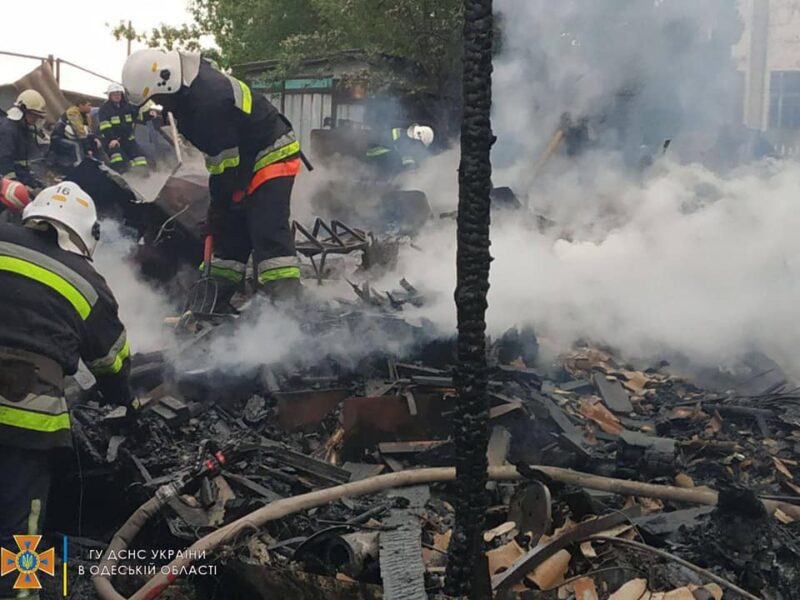 Крупный пожар в Белгороде-Днестровском - сгорели хозпостройки общей площадью 200 кв м