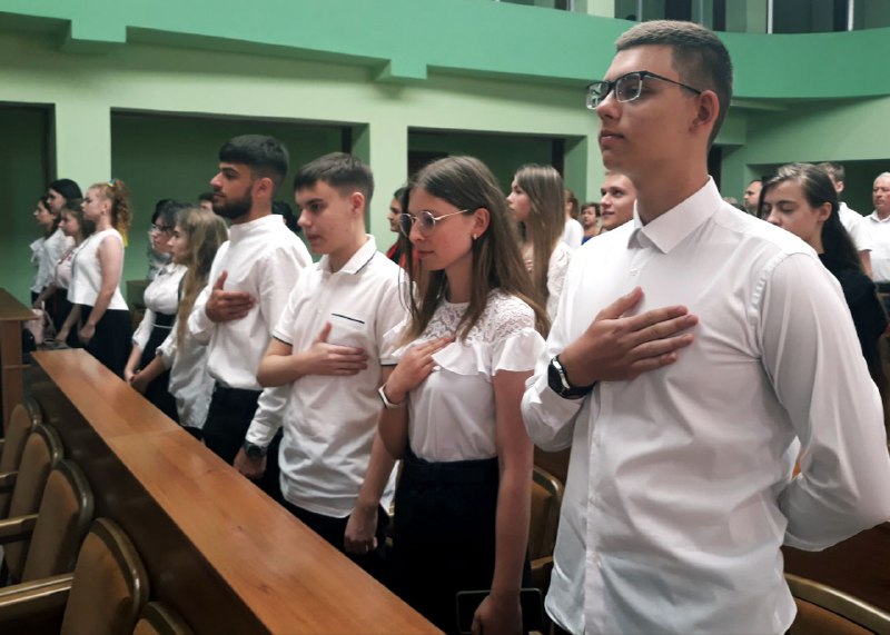 Будущее Украины: "золотая" молодежь Измаила после выпуска из школ получила заслуженные медали
