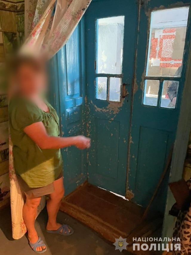 В Белгород-Днестровском районе пьяный дебошир устроил скандал в сельсовете и разбил старосте лобовое стекло в авто
