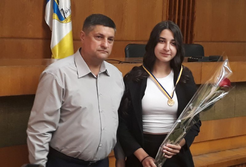 Будущее Украины: "золотая" молодежь Измаила после выпуска из школ получила заслуженные медали