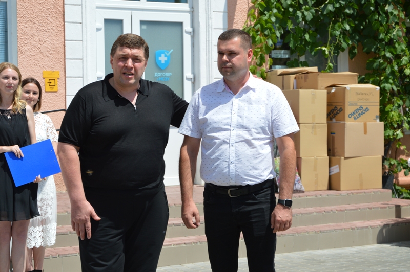 Александр Дубовой передал Килийской больнице два автомобиля "скорой помощи" и дефицитные медикаменты на полмиллиона гривен