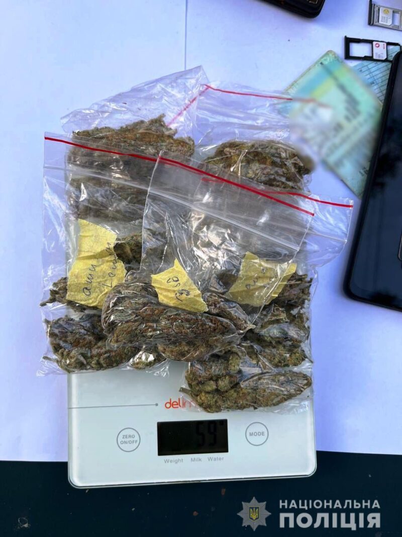 В Одесской области задержали наркоторговца, который продавал "дурь" через Телеграм. "Товар" отправлял по почте