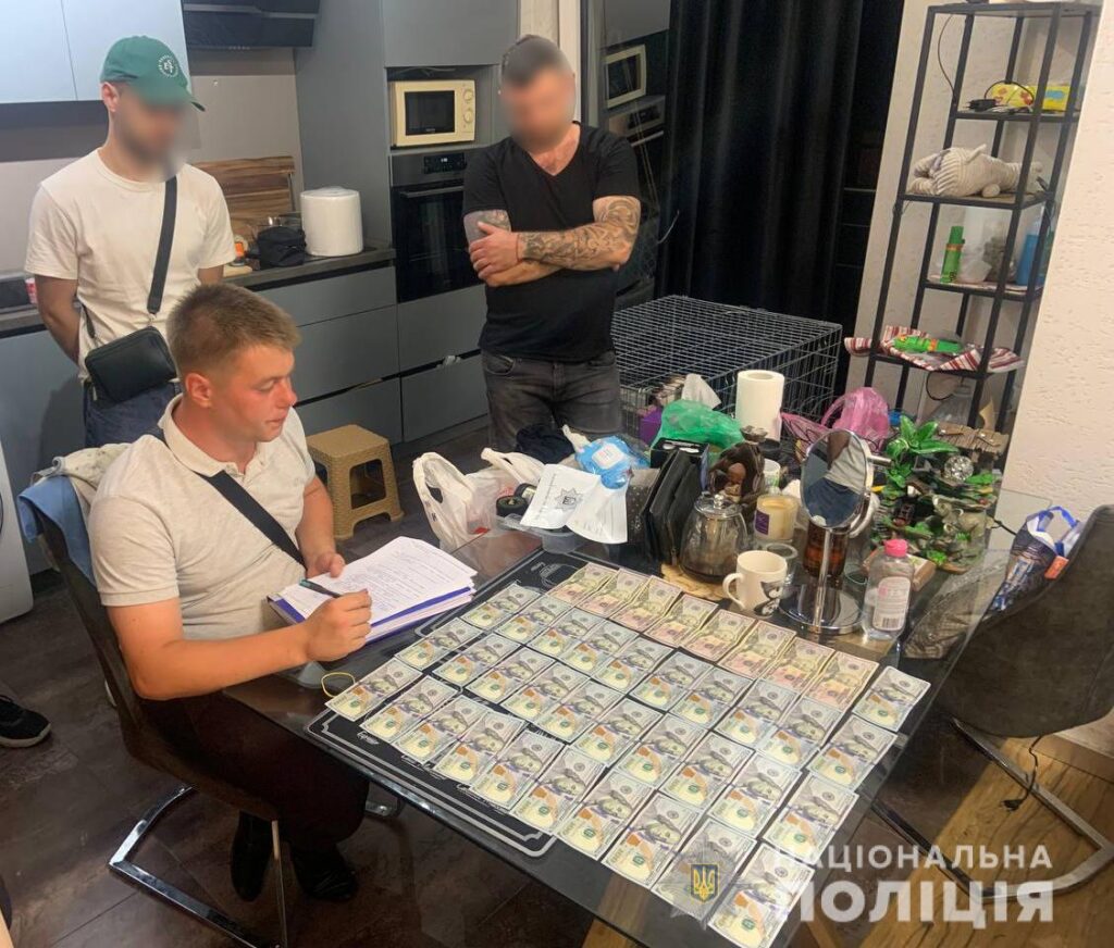 Такса растет: в Одесской области разоблачили участников преступной группы, которые за 6,5 тыс. долларов обещали "помочь" уклонисту