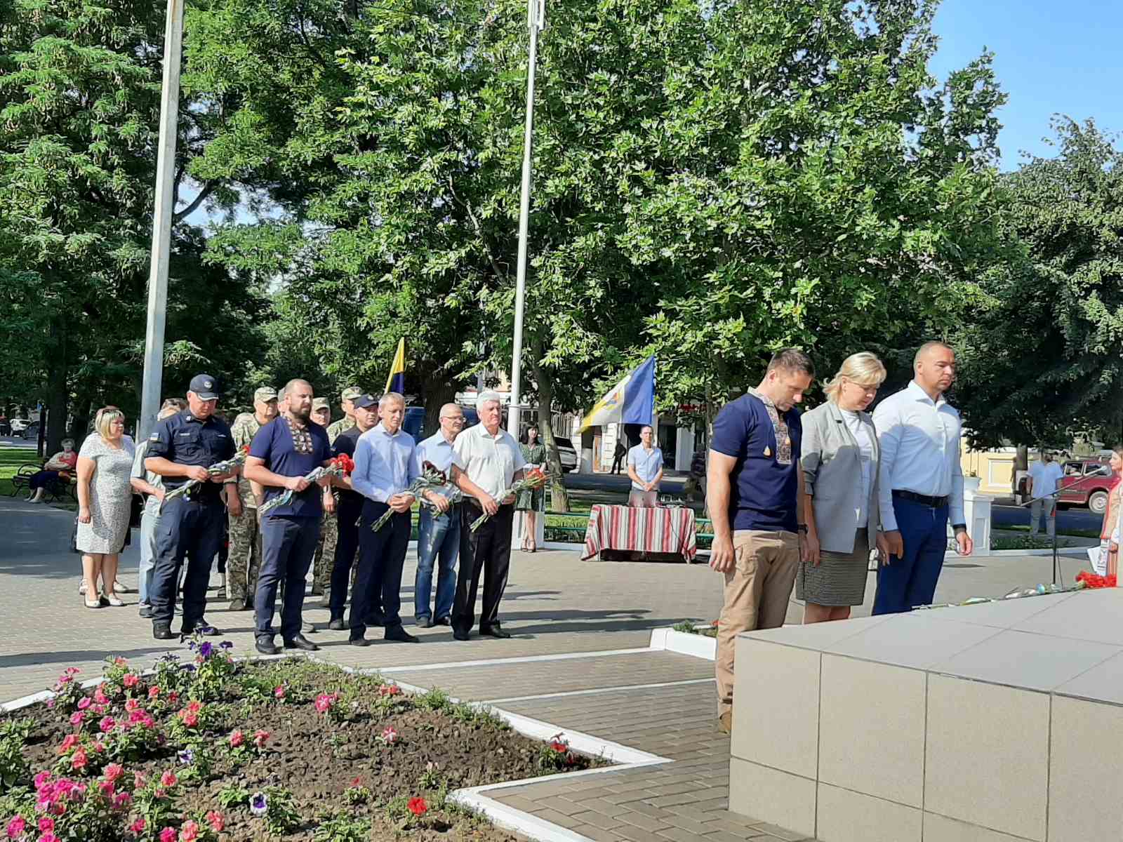 День Конституции в Измаиле отметили возле памятника Т. Г. Шевченко