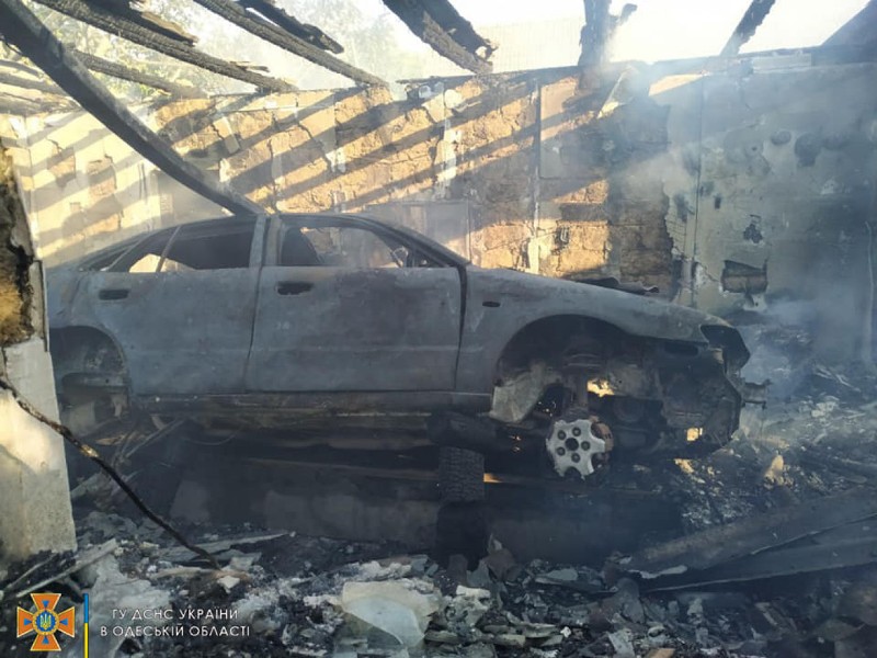 В Килийской громаде горел гараж - уничтожены две машины