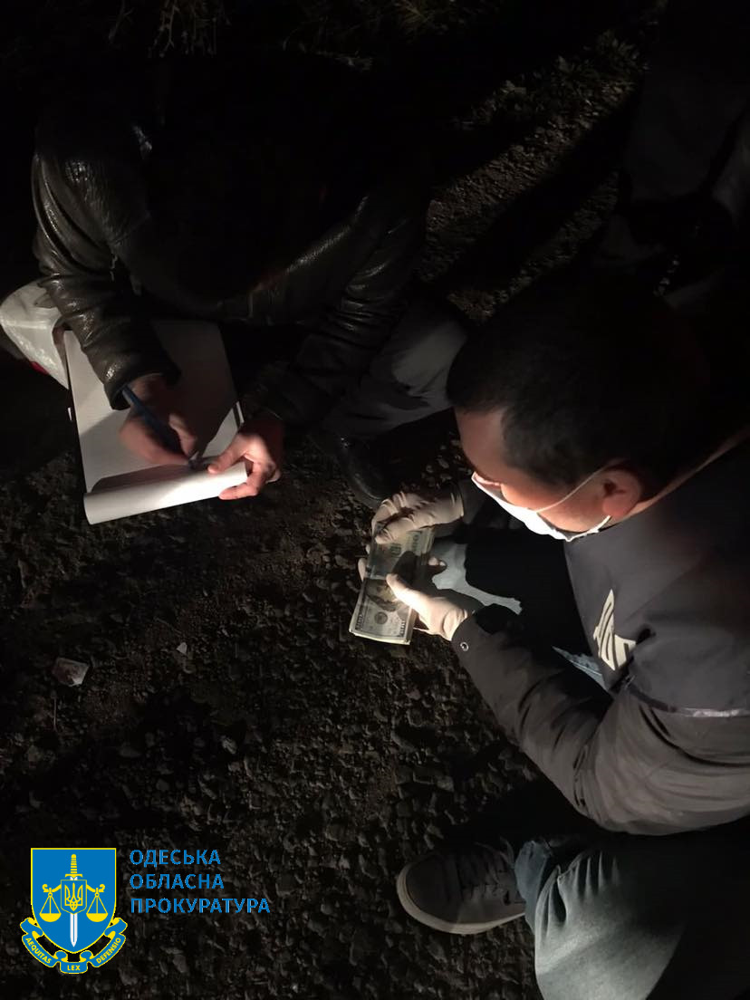 Взяв хабар в перший ж день роботи на керівній посаді - в Одеській області судитимуть очільника одного з відділів поліції