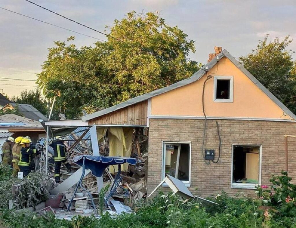 РФ з "Градів" обстріляла житловий квартал у Нікополі: є загиблі, а серед постраждалих 4 дітей