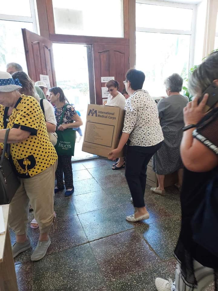В Болграде переселенцы получили гуманитарную помощь от Международного Медицинского Корпуса