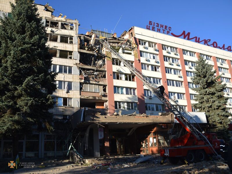 Сегодня утром враг выпустил по Николаеву 9 ракет - попали в гостиницу, учебные заведения и троллейбусное депо