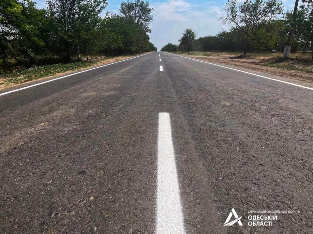 В Белгород-Днестровском районе завершили ремонтные работы по восстановлению аварийного участка дороги между селами Роскошное и Монаши