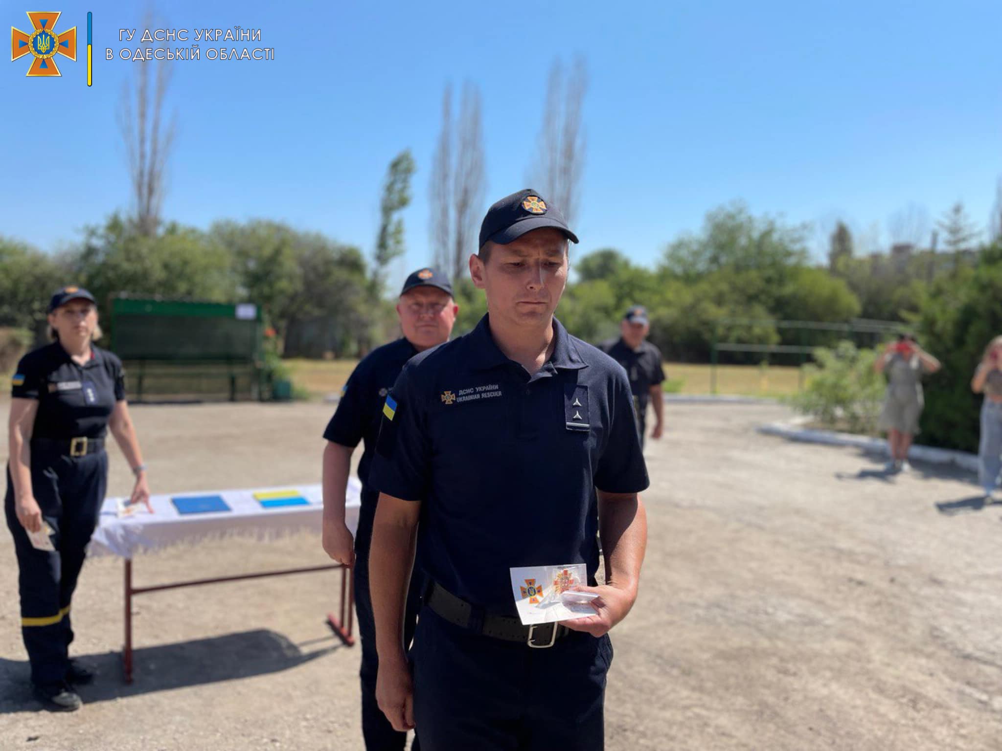 Групу рятувальників, які першими прибули в Сергіївку після потрапляння ракет, нагородили за мужність