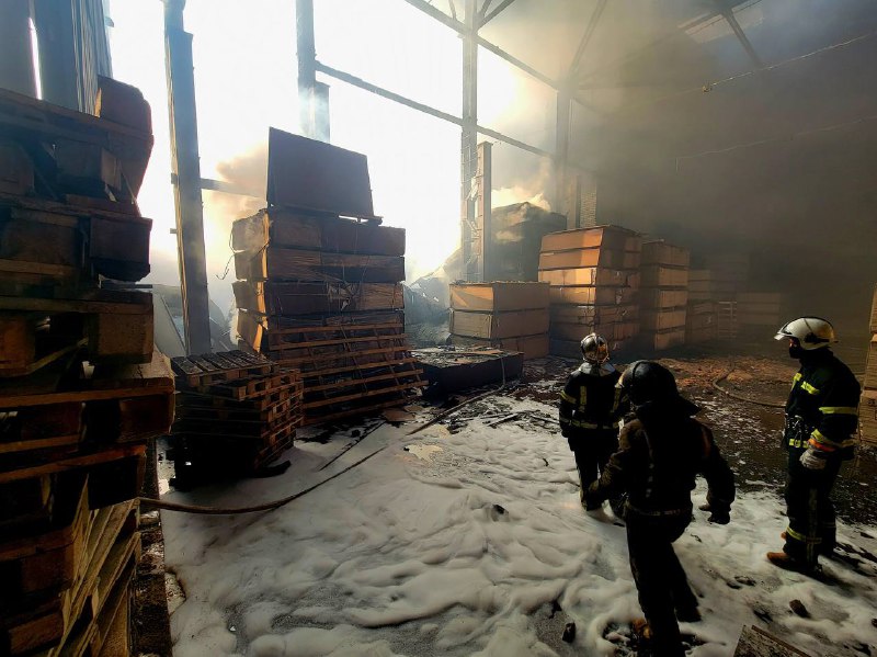 В Одессе опасаются взрыва в районе ракетного удара - возникла угроза приближения огня к опасным веществам