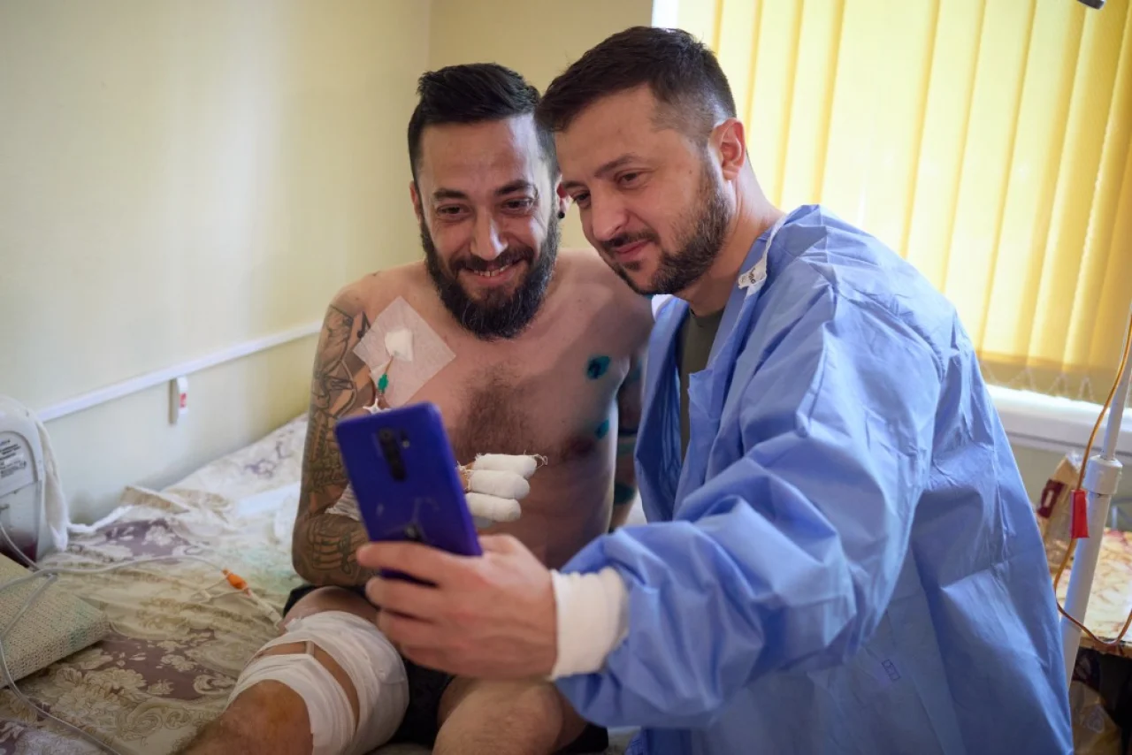 Президент України в Одесі вручив нагороди військовослужбовцям Сил спеціальних операцій ЗСУ та відвідав у госпіталі поранених