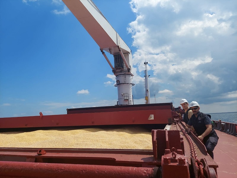 Судно RAZONI с украинским зерном прошло проверку в Турции и готово направляться дальше, – Мининфраструктуры