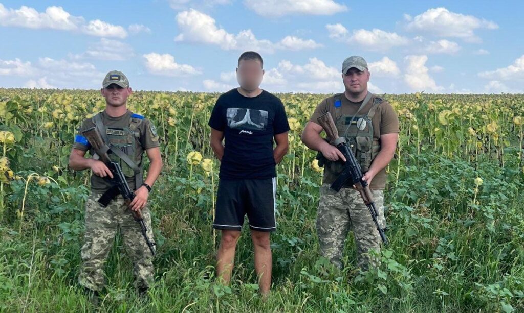 Ізмаїльські прикордонники протягом години затримали у полі з соняшниками трьох "мандрівників", які намагалися незаконно покинути країну