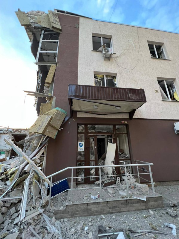 Ворог вночі обстріляв лікарню і приватні будинки в Миколаєві - є поранені
