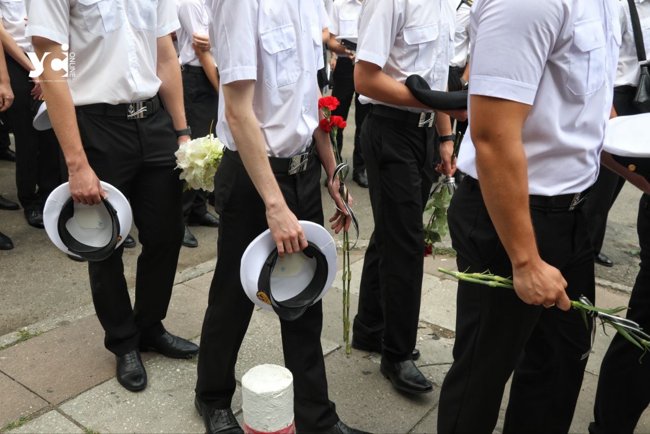 Одеса на колінах зустрічала героя: як поховали 25-річного моряка-одесита, загинувшего на Херсонщині