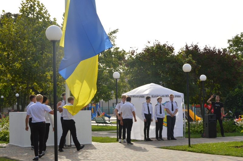 День Прапору: курсанти урочисто підняли над Кілією жовто-блакитне полотно