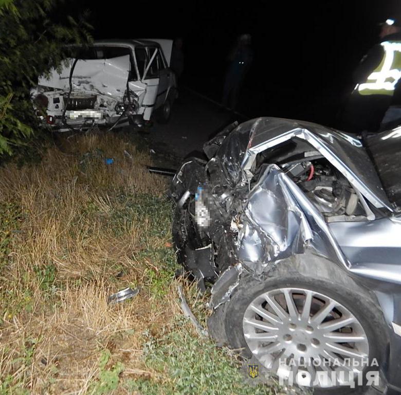 На трасі Одеса-Рені Opel виїхав на "зустрічку" та влетів у ВАЗ: двоє людей отримали травми