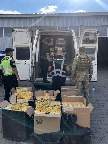 Белорусские папиросы на полмиллиона: в Болграде задержали авто с контрабандой