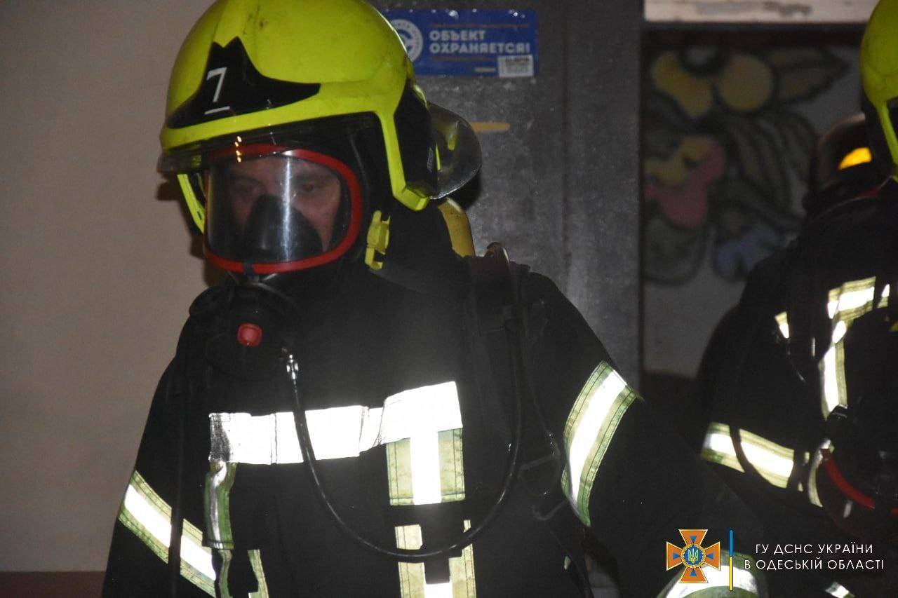 Ужасный пожар в одесской многоэтажке унес жизни двух пожилых людей