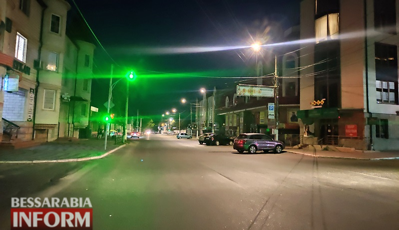 Шість місяців темряви позаду: в Білгороді-Дністровському вперше з початку війни ввімкнули вуличне освітлювання (фотофакт)