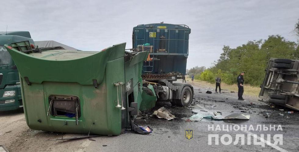 Двое погибших: на трассе "Одесса-Рени" в районе Новоселовки произошло серьезное ДТП с участием фуры и микроавтобуса