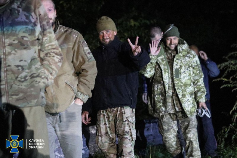 Хоч якась користь від Медведчука: Україна звільнила з полону 215 захисників, серед них є "азовці" і їх командири