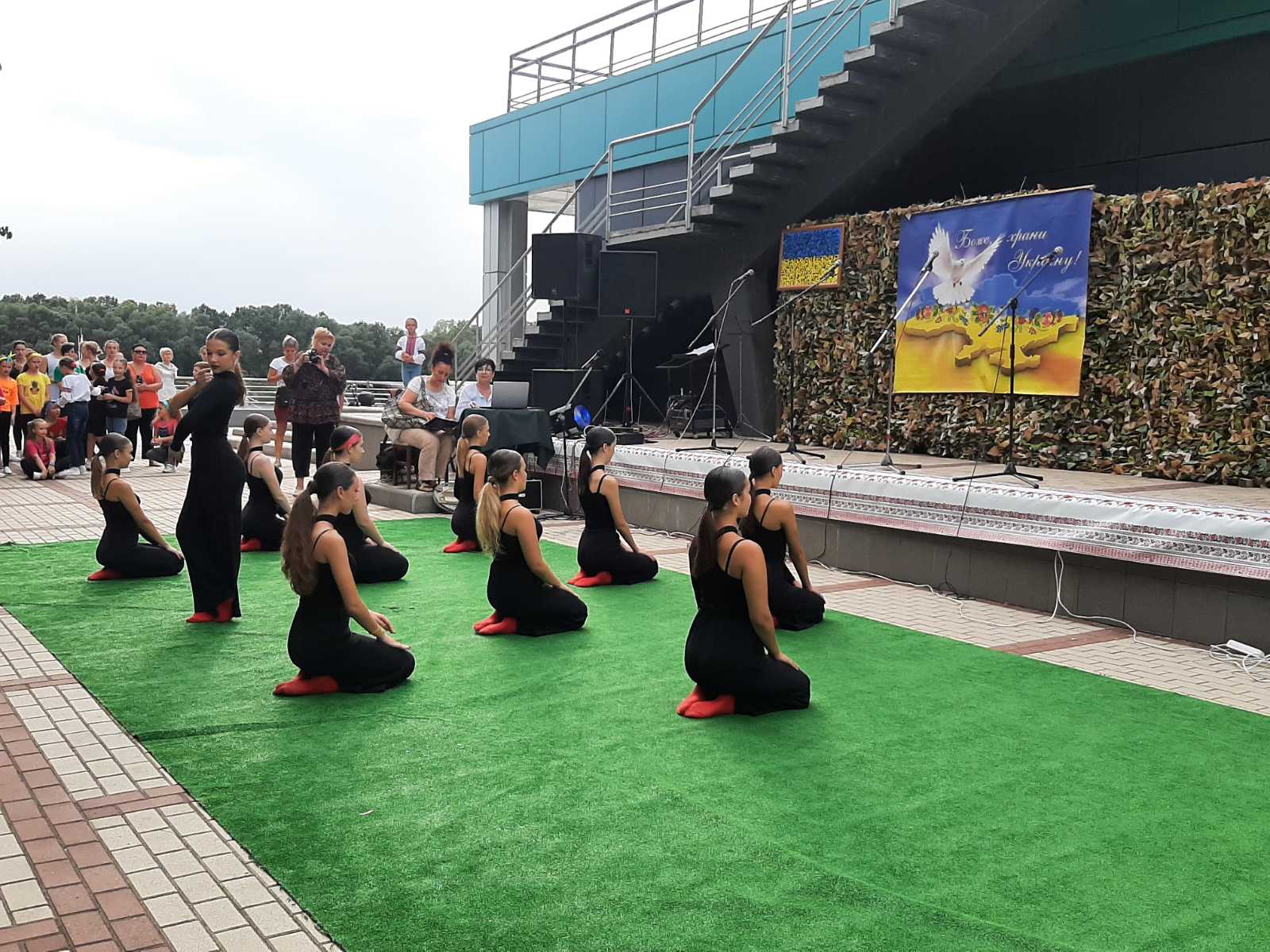 На підтримку ЗСУ: благодійний ярмарок та концерт пройшли на березі Дунаю в Ізмаїлі