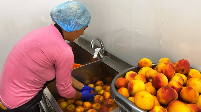 В Ізмаїльському районі вже рік працює сертифікований органічний цех переробки фруктів та овочів - що він виготовляє