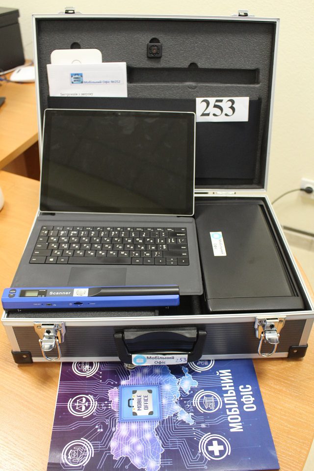 Державні послуги в одній валізі: Саф'янівський ЦНАП отримав інноваційне обладнання, яке дозволяє надавати і отримувати адмінпослуги віддалено