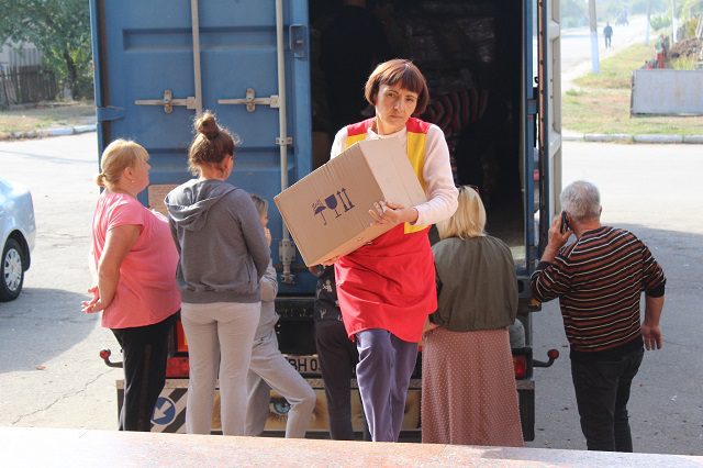 До Саф'янівсьої громади з області доставили велику партію гуманітарного вантажу для переселенців