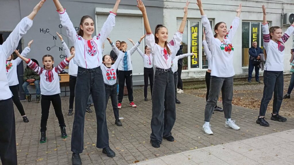 У Білгороді-Дністровському пройшов черговий благодійний ярмарок на підтримку ЗСУ: вдалося зібрати більше 20 тисяч гривень