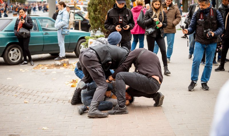 В Молдове не утихают пророссийские антиправительственные акции - воскресный протест сопровождался столкновениями с полицией