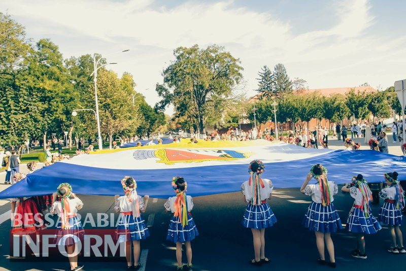 День города в Измаиле: шествие с госфлагом по проспекту Независимости, калейдоскоп талантов, патриотическая атмосфера... и все же, горький "привкус" войны