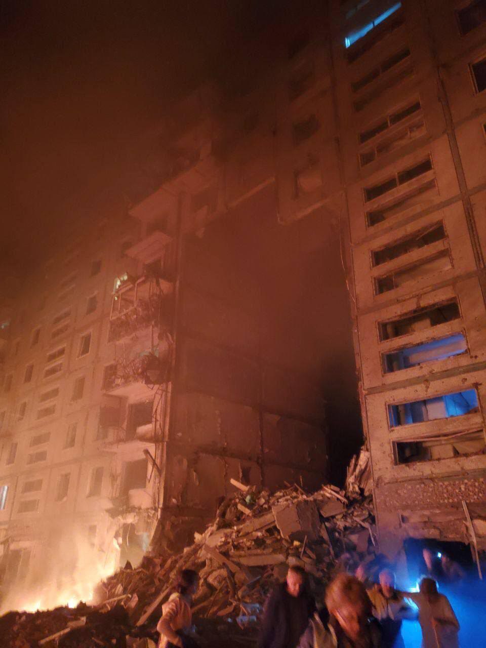 Росія випустила 12 ракет по Запоріжжю, зруйнувавши багатоповерхівку та приватні будинки: вже відомо про десятки загиблих та постраждалих