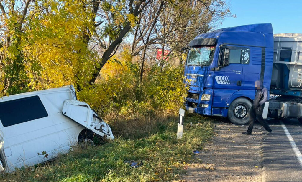 Рух ускладнено: на трасі Одеса-Рені сталася подвійна аварія. Водіїв просять обирати альтернативний шлях (оновлено)