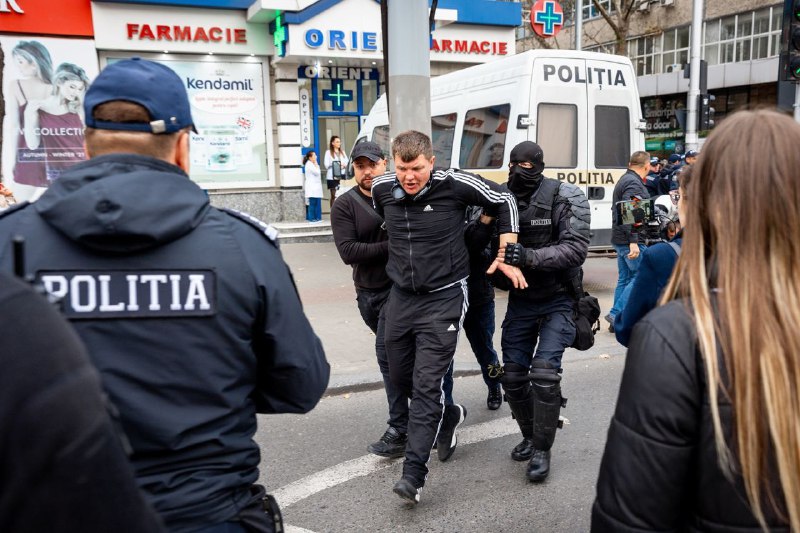 В Молдове не утихают пророссийские антиправительственные акции - воскресный протест сопровождался столкновениями с полицией