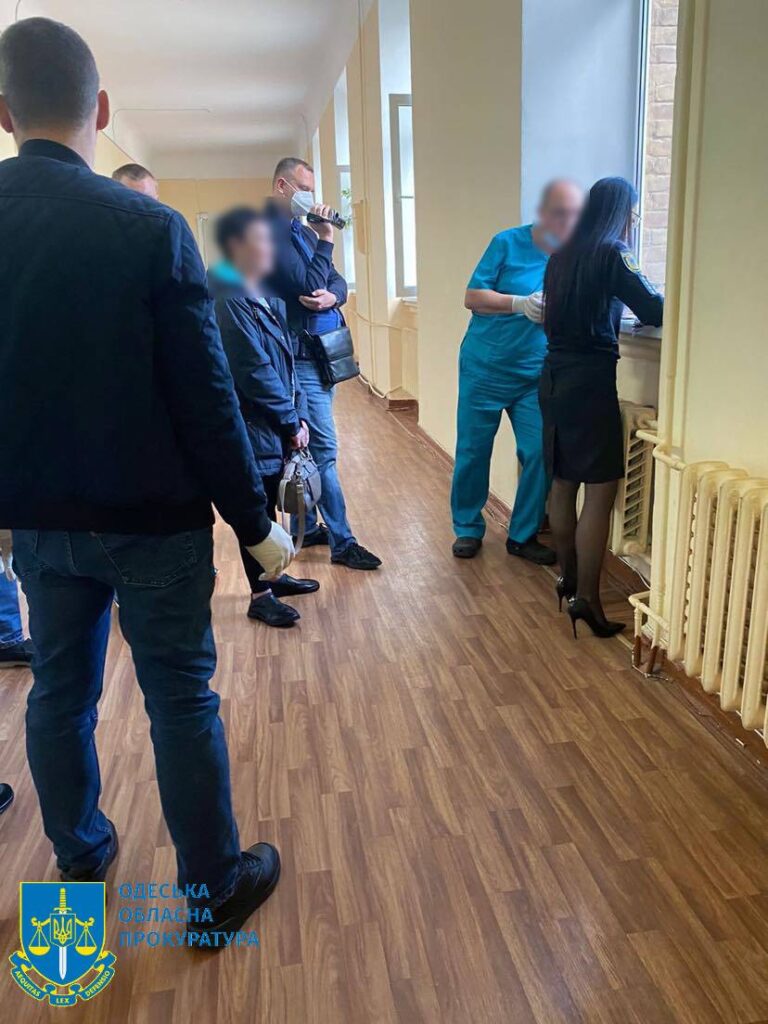 Вимагав з військового гроші за безкоштовну операцію: в Одесі викрили "підприємливого" лікаря