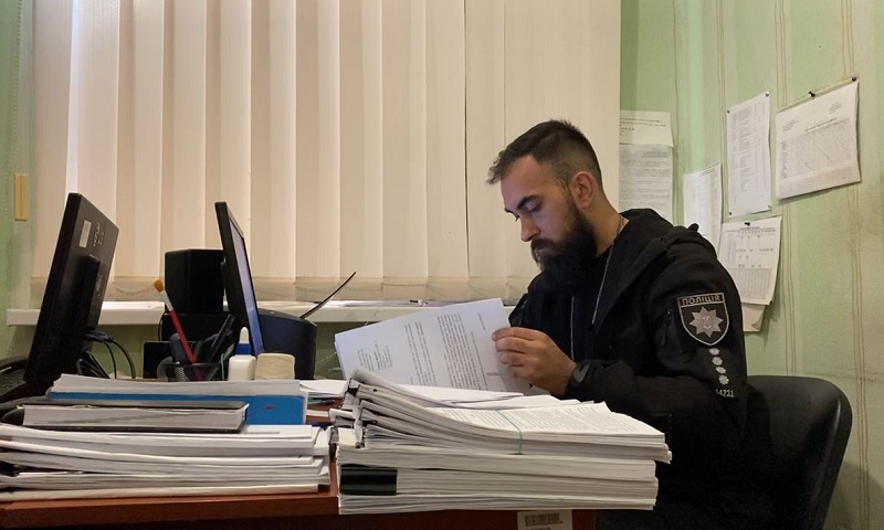 Слідчий з Одещини прикрасив берег Дністровського лиману патріотичним муралом