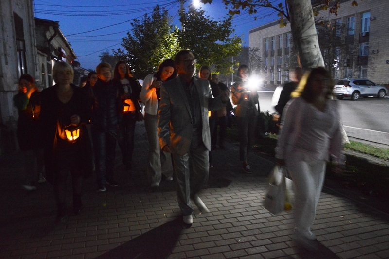 Історія оживала на очах: до дня міста відбулася прем'єрна нічна екскурсія центром Кілії з ліхтарями