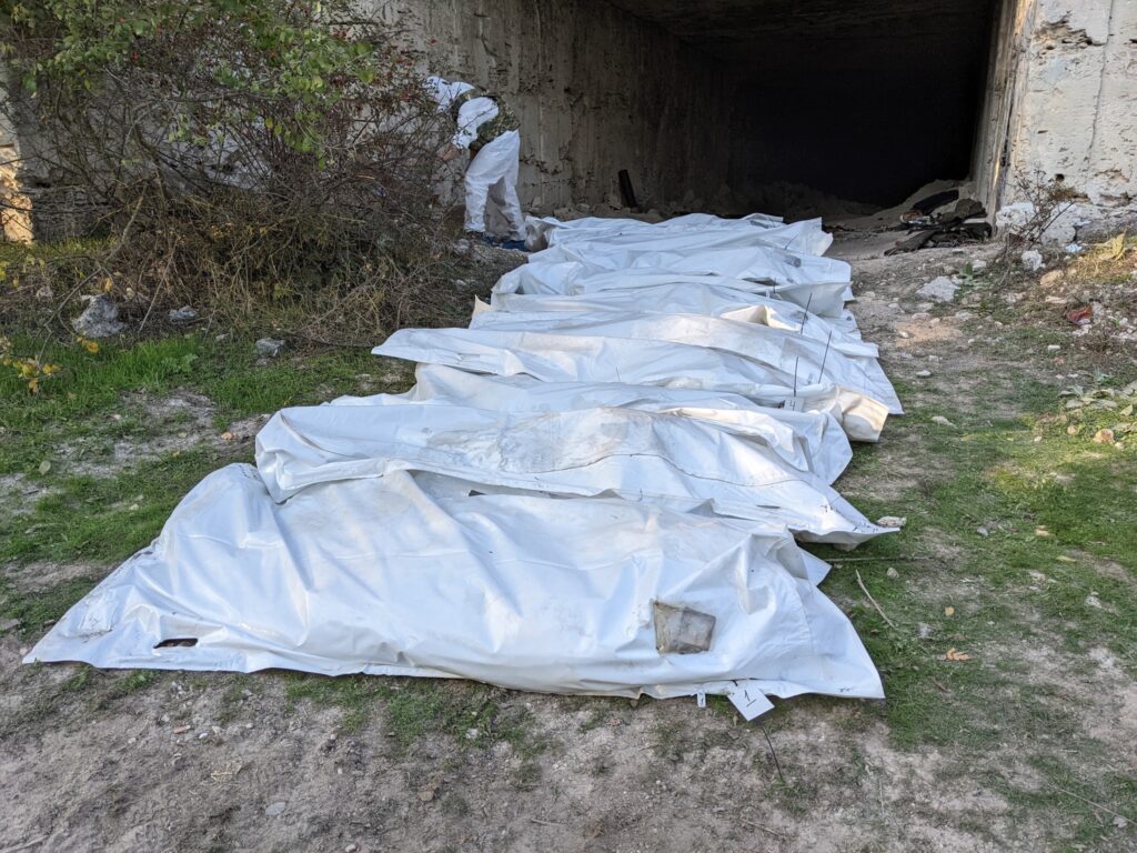 "Додому повернулися сотні захисників для належного поховання": одеські пошуковці розповіли, як ексгумують тіла військових