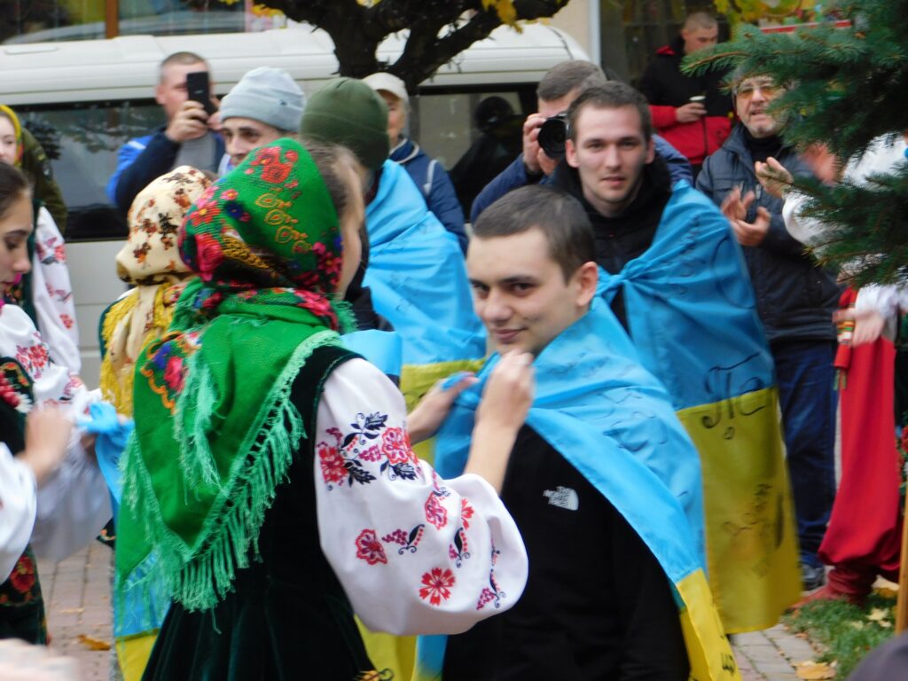 У Білгороді-Дністровському зустріли сімох захисників, які повернулися додому з російського полону