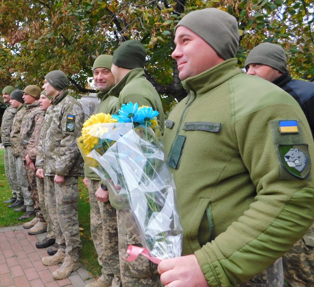 У Білгороді-Дністровському зустріли сімох захисників, які повернулися додому з російського полону