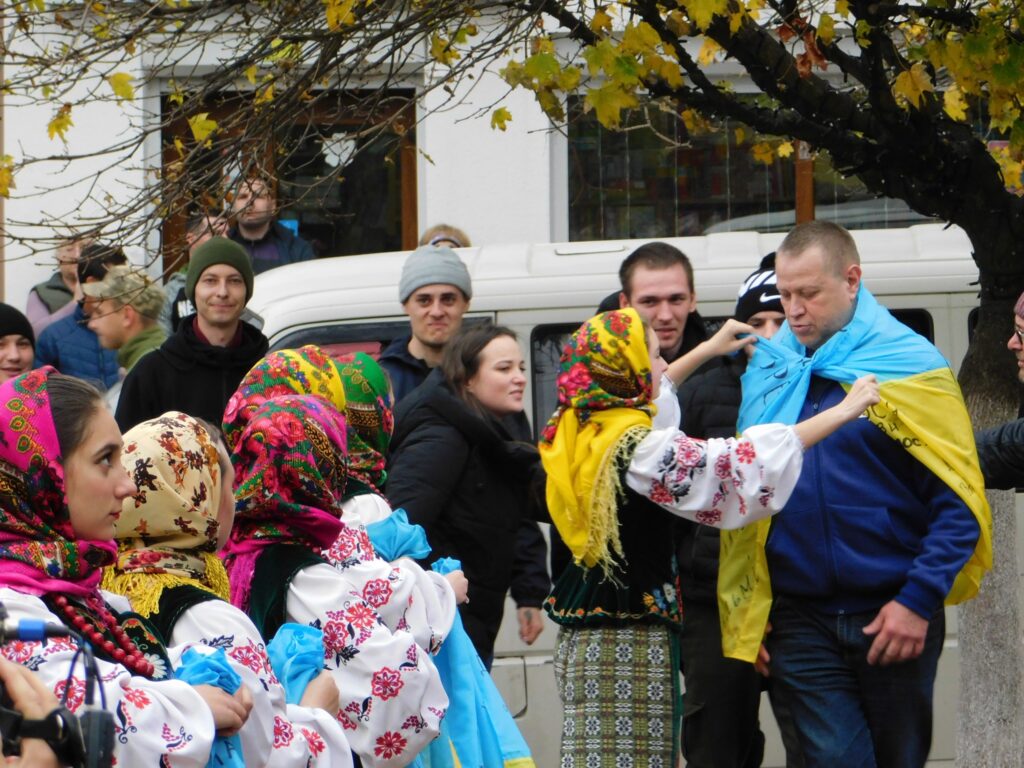 У Білгороді-Дністровському зустріли сімох захисників, які повернулися додому з російського полону