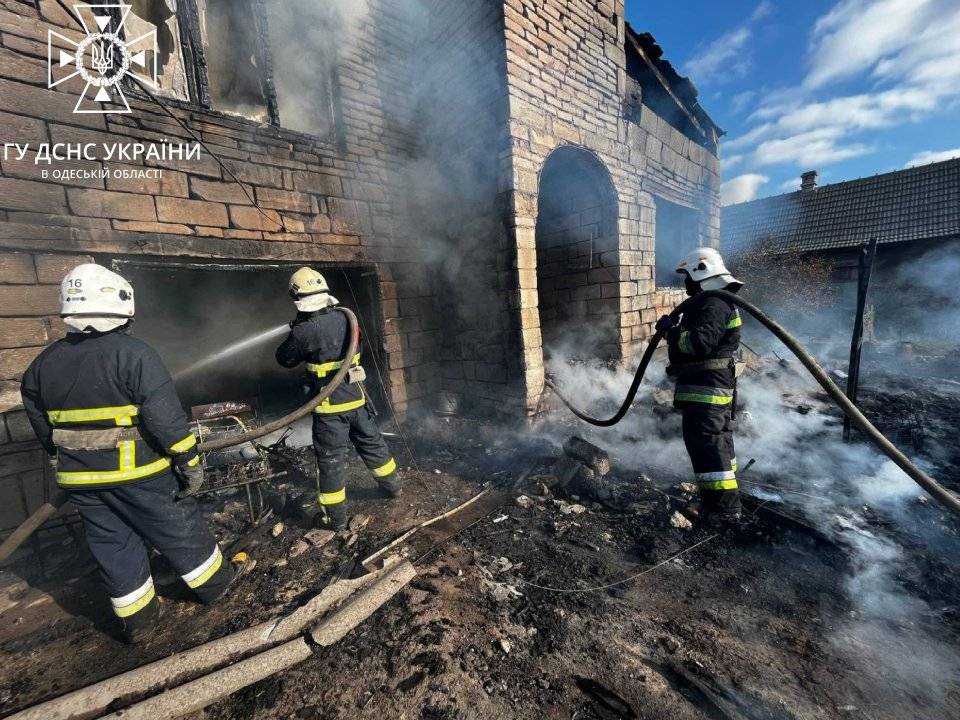 У Білгород-Дністровському районі сталася пожежа у двоповерховому житловому будинку